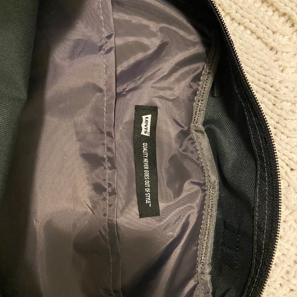 Levis Backpack - Picture 3 of 3